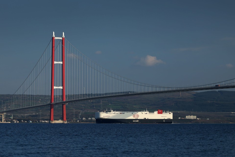 Öne çıkan elektrikli otomobil üreticilerinden olan BYD'nin dev gemisi, Çanakkale
