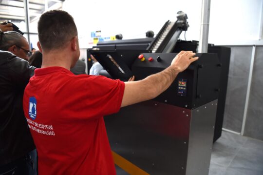 Çanakkale Belediyesi tarafından sokak hayvanları için hayata geçirilen Mama Üretim