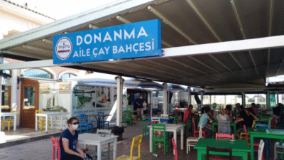 Çanakkale’nin simge mekanlarından biri olan Donanma Çay Bahçesi, yenilenen yüzüyle