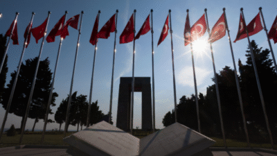 Çanakkale Kara Savaşları’nın 110. yıl dönümü sebebiyle Çanakkale Şehitler Abidesi’nde