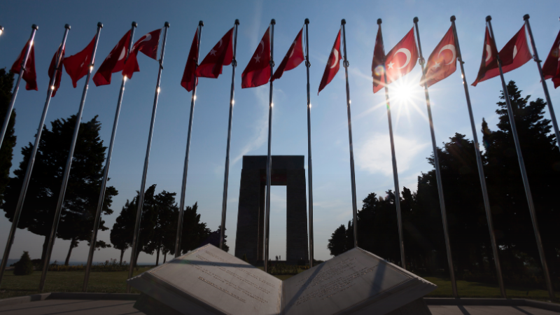 Çanakkale Kara Savaşları’nın 110. yıl dönümü sebebiyle Çanakkale Şehitler Abidesi’nde