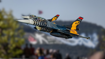 Türk Silahlı Kuvvetlerinin gösteri ekibi SOLOTÜRK, 23 Nisan Ulusal Egemenlik